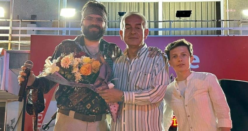 Saray Belediyesi’nin düzenlediği gençlik konseri kapsamında ünlü müzik grubu Retrobüs,