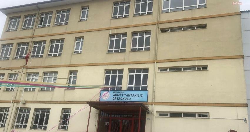Rize Pazar’da bir ortaokulda görevli sosyal bilgiler öğretmeni hakkında öğrencilere