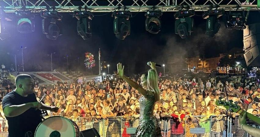 Saray Belediyesi, dün akşam Büyükyoncalı’da halk konseri düzenledi. Konserde sahne