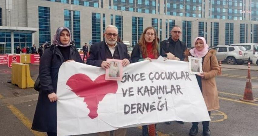 Ataşehir'deki bir parkta, 2022 yılında boşanma aşamasında olduğu eşi Sema