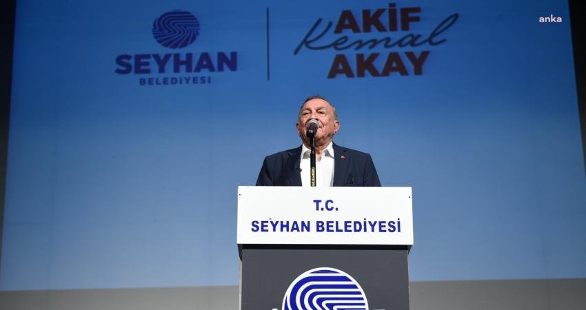 Seyhan Belediye Başkanı Akif Kemal Akay ve belediye çalışanları dokuz