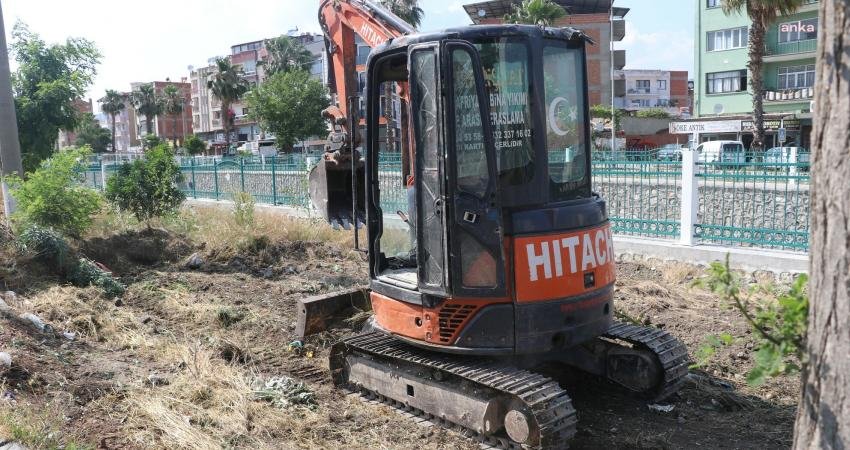 Söke Belediyesi yaz aylarının gelmesiyle birlikte ilçe genelinde kapsamlı temizlik
