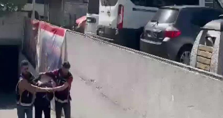 İstanbul Emniyet Müdürlüğü, hakkında kırmızı bültenle arama kararı bulunan B.B.