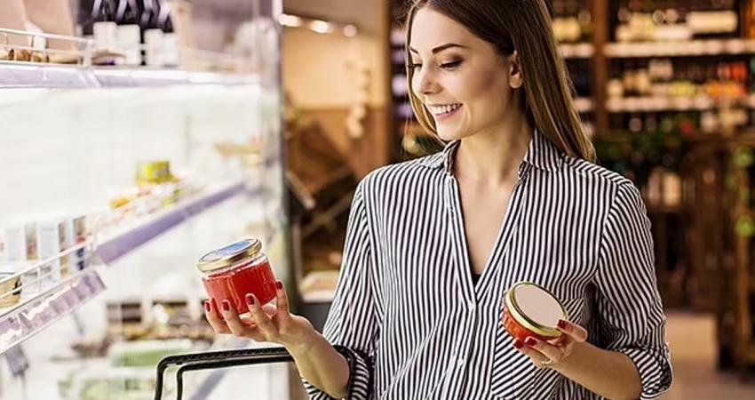 Sadece peynir ve ekmek için bir markete girip sayısız torbayı