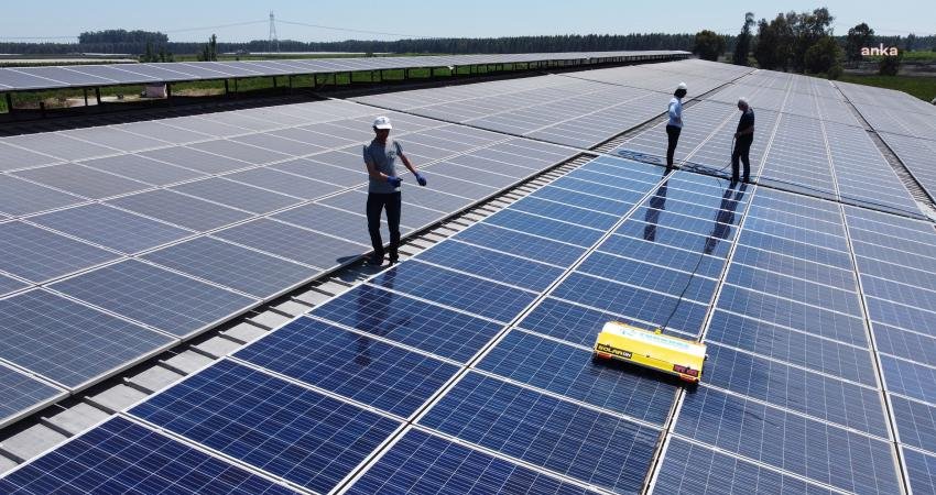 Tarsus’ta, tarıma elverişli olmayan eğimli alanlarda güneşten yararlanarak yenilenebilir enerji