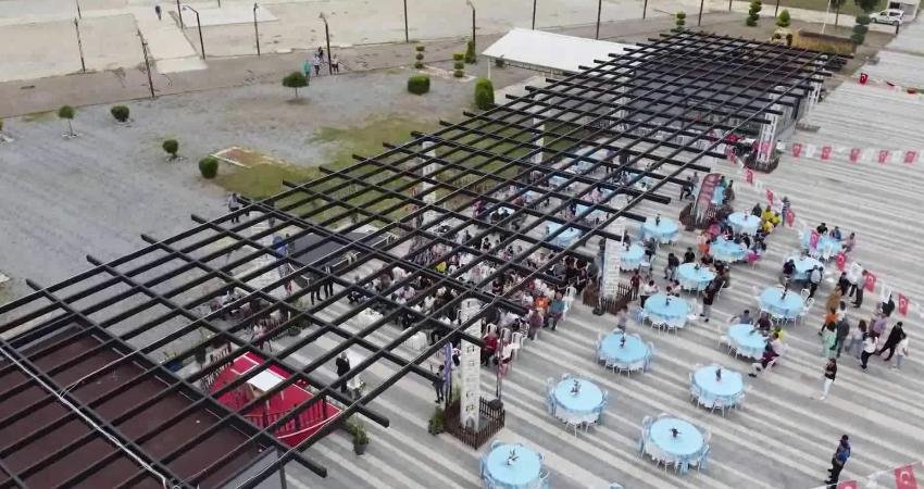 Tarsus Belediyesi, 82 Evler Mahallesi'nde bulunan Berdan Parkı'ndaki Kır Düğün