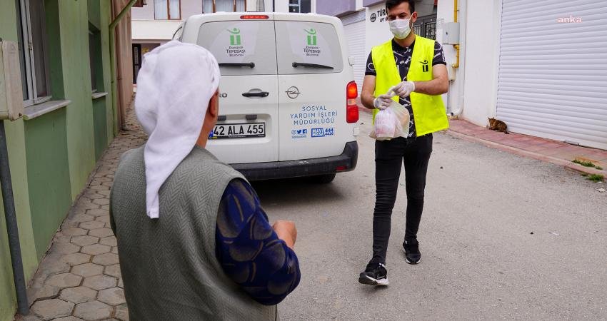 Tepebaşı Belediyesi, Eskişehirlilerin destekleri ile Nihal-İsmail Akçura Aşevi’nde pişirilen yemekleri