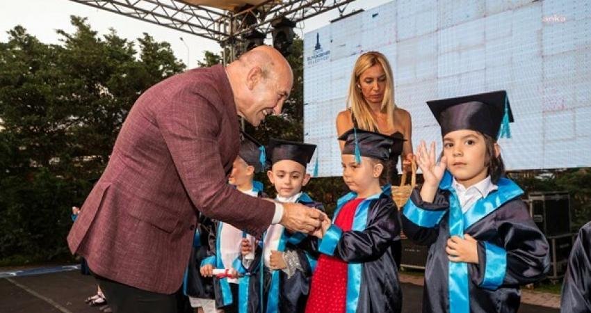 İzmir Büyükşehir Belediye Başkanı Tunç Soyer, İZELMAN Anaokulları’nın mezuniyet törenine