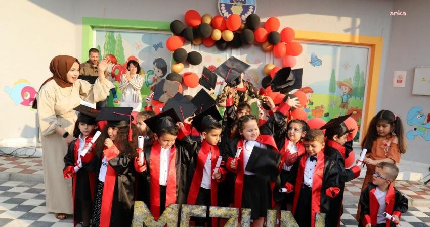 Turgutlu Belediyesi Çocuk Kültür Sanat Merkezi’nde İlk Mezuniyet Heyecanı Yaşandı Turgutlu Belediyesi Çocuk Kültür Sanat Merkezi ilk mezunlarını verdi. Düzenlenen