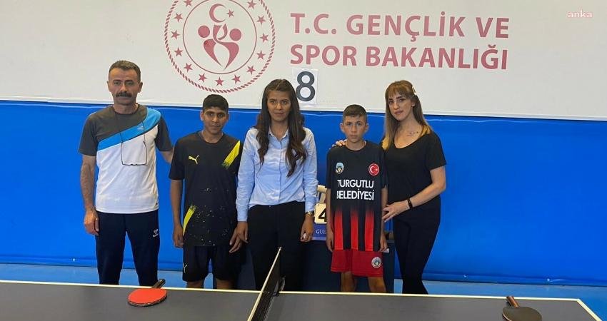 Turgutlu Belediyesi’nden Masa Tenisinde ‘Özel’ Başarı Turgutlu Belediyesi sporcusu Harun Mağol, Nevşehir’de düzenlenen Okul Sporları Özel