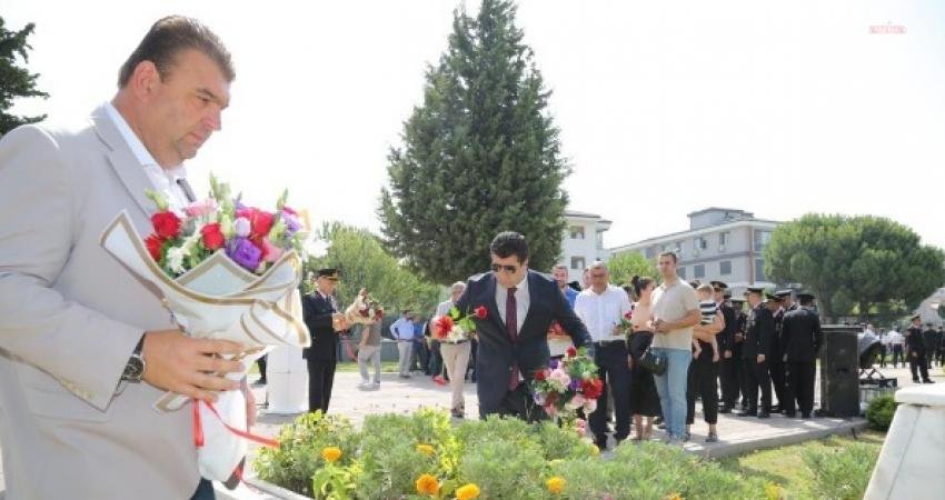 15 Temmuz şehitleri, Seferihisar Şehitliği’nde düzenlenen törenle anıldı. Darbe girişimini