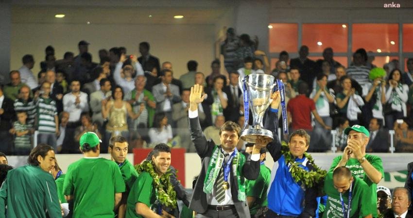2009-2010 Süper Lig Şampiyonu Bursaspor Borçları Nedeniyle Yeni Sezonda Hiçbir Ligde Oynayamayacak 2009-2010 sezonu Süper Lig şampiyonu Bursaspor borçları nedeniyle lisans alamadı.