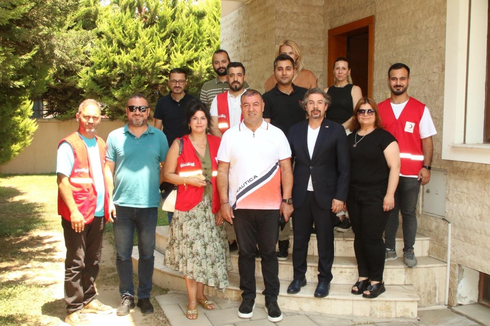 Yakın zamanda kurulan Kızılay Bayraklı Şube Başkanı Metin Köroğlu ve