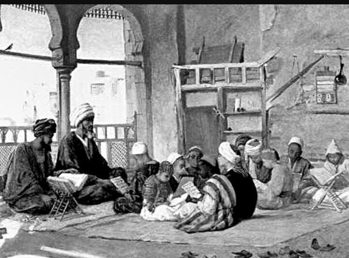 Doğrusunu isterseniz tarikat, cemaat denilince insanın aklına ilk gelen şey