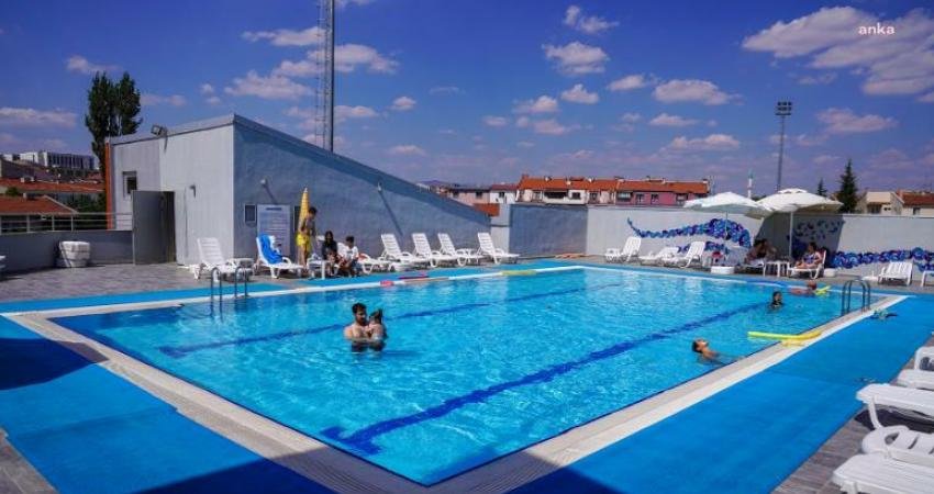 Tepebaşı Belediyesi Su Sporları Merkezi’nde yer alan açık havuz, kent