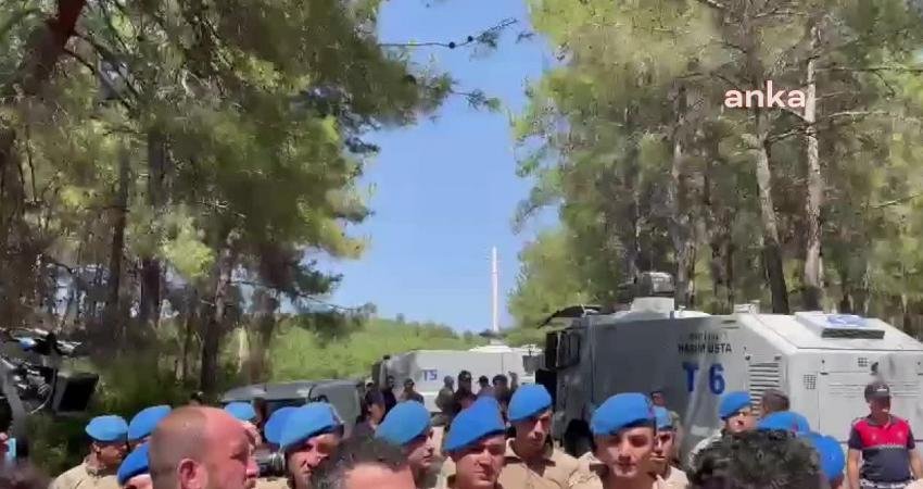 Muğla’daki Akbelen Ormanı’nda ağaçların kesilmesine karşı çıkan köylülerle birlikte gözaltına