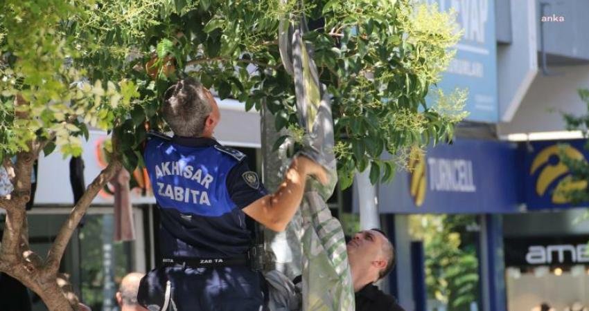 Akhisar Belediyesi ve Manisa Büyükşehir Belediyesi Zabıta ekipleri, kaldırım işgaline