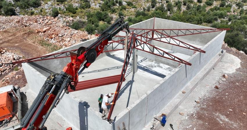 Antalya Büyükşehir Belediyesi, Döşemealtı ilçesine bağlı Kovanlık Mahallesi’nde 400 çiftçi
