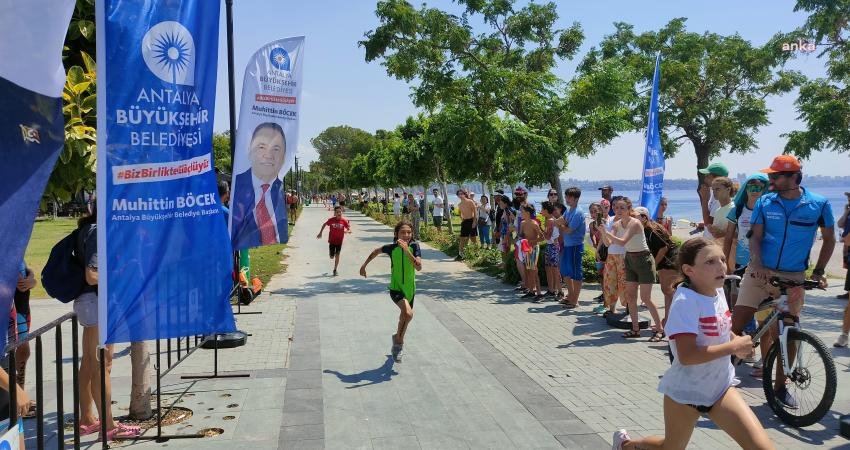 Antalya’da Genç Sporcular Hem Yarıştı Hem Eğlendi Antalya Büyükşehir Belediyesi, gençleri erken yaşta spora teşvik etmek amacıyla