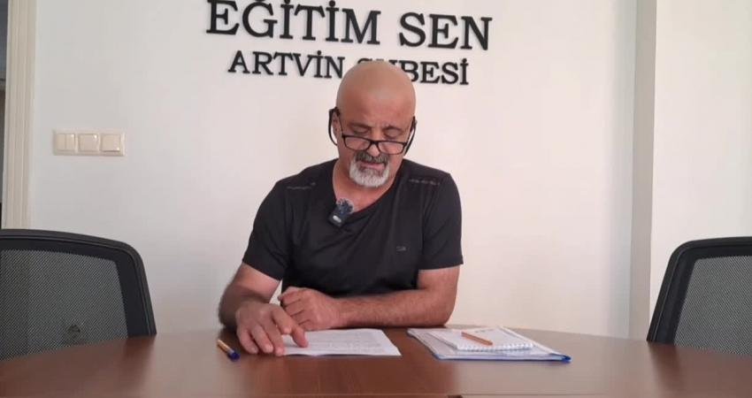 Artvin Eğitim-Sen Şube Başkanı Gümüşten: “Milli Eğitim Bakanı Anayasayı ve Mevzuatı Yok Saymakta, Eşitlik İlkesini Çiğnemektedir” Artvin Eğitim-Sen Şube Başkanı Köksal Gümüşten, “gerekirse kız okullarını da açabilmeliyiz”