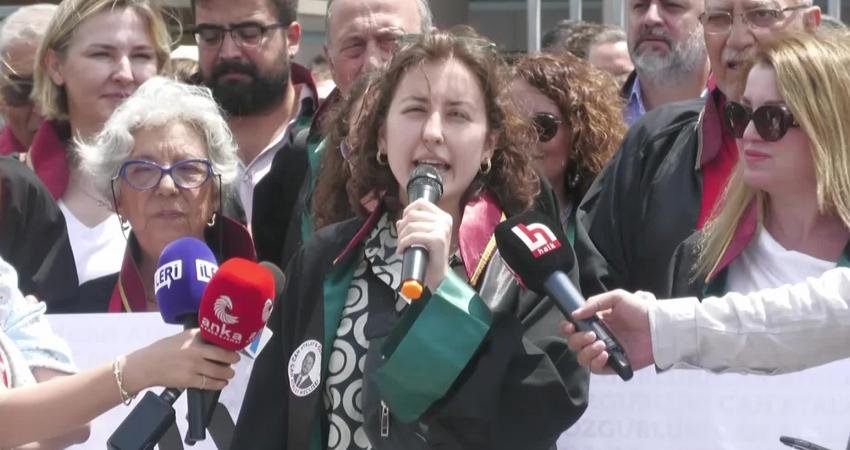 Avukatlar Tutuklu Milletvekili Atalay İçin Özgürlük Çağrısında Bulundu: “Seçilmesinin Üzerinden 53 Gün Geçmiş Olmasına Karşın, Can Atalay’ın Halen Salıverilmemiş Olması Hukukun, Anayasa’nın İhlalidir” İstanbul’da avukatlar, tutuklu meslektaşları Türkiye İşçi Partisi (TİP) Hatay Milletvekili