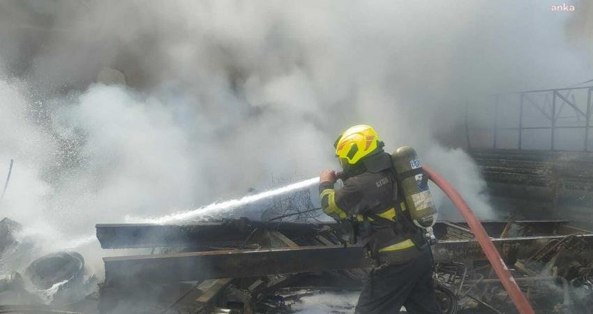 Efeler ASTİS Milet Bulvarı’ndaki bir hurdalıkta çıkan yangın, Aydın Büyükşehir