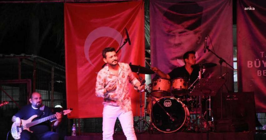 Aydın Büyükşehir Belediyesi'nin Yaza Merhaba Konserleri devam ediyor. Akbük’te düzenlenen