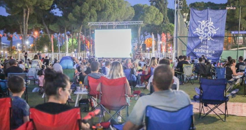 Aydın Tekstil Park’ta Sinema Geceleri Devam Ediyor Aydın Büyükşehir Belediyesi tarafından Tekstil Park’ta düzenlenen sinema geceleri, kent