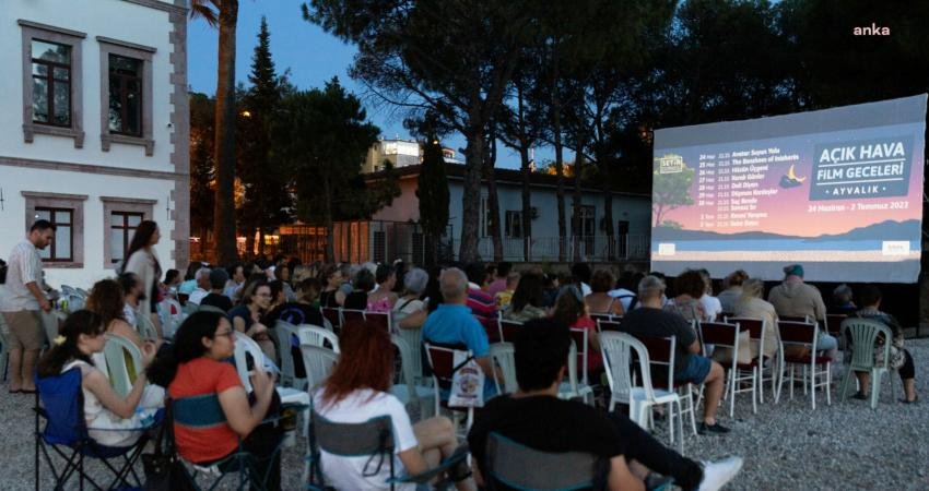 Seyir Derneği tarafından Ayvalık Belediyesi’nin desteğiyle düzenlenen Açık Hava Film