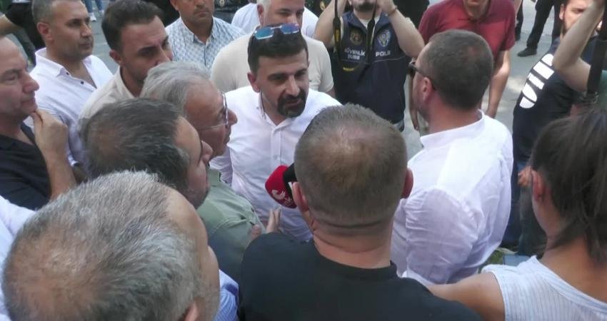 Baro Başkanlarının, “Cumartesi Anneleri’nin Gösterisine Müdahaleye Karşı Emniyet Önünde Açıklama Yapması Englelendi Anayasa Mahkemesi’nin (AYM) ihlal kararına rağmen Galatasaray Meydanı'na çıkmalarına izin