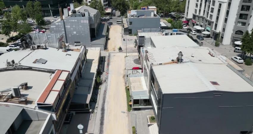 Bayraklı Belediyesi, yol yenileme, kaldırım, kilit parke ve asfaltlama çalışmalarını