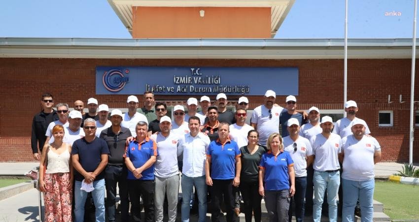 Bayraklı Belediyesi Olası Afetlere Karşı Önlemini Alıyor: 27 Kişilik Gönüllü Arama Kurtarma Ekibi Göreve Hazırlanıyor Olası afetlere karşı sürdürülen hazırlıklar kapsamında İzmir, Bayraklı Belediyesi’nde kurulan