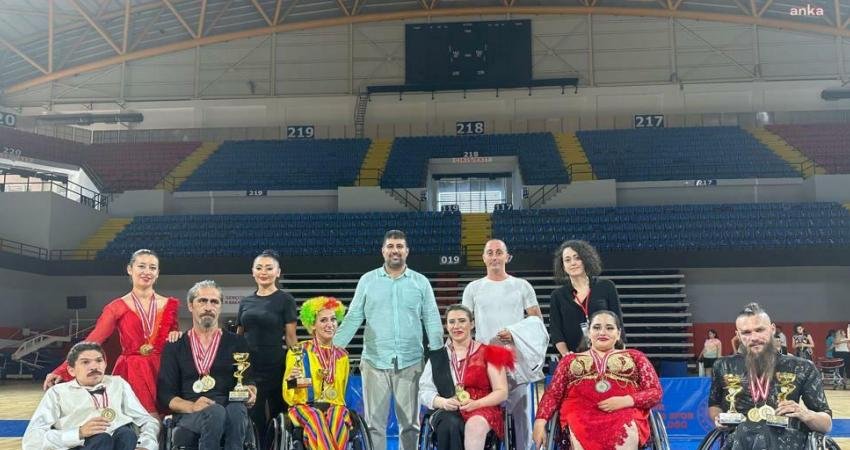 Beşiktaş Engelsiz Sanat Topluluğu, İzmir’de düzenlenen 6. Para Dans Türkiye