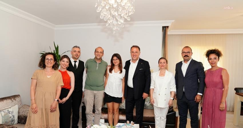 Beylikdüzü Belediye Başkanı Çalık, Lgs Birincilerini Ziyaret Etti Beylikdüzü Belediye Başkanı Mehmet Murat Çalık, Liselere Geçiş Sınavı’nda (LGS)