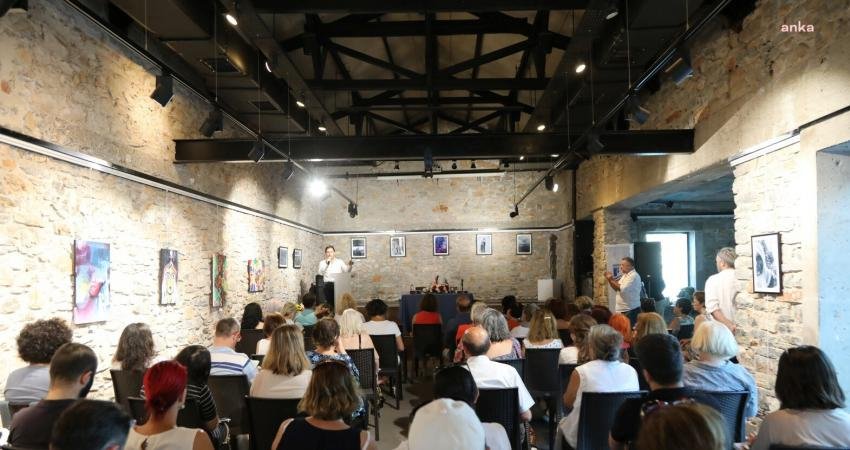 Bodrum Belediye Başkanı Aras, Hacer Foggo’nun İmza Gününe Katıldı Bodrum Belediye Başkanı Ahmet Aras, CHP Yoksulluk Dayanışma Ofisi Koordinatörü