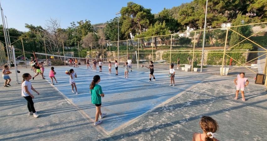 Bodrum Belediyesi’nin çocuklara yönelik hazırlamış olduğu ücretsiz yaz kursları, yoğun katılımla