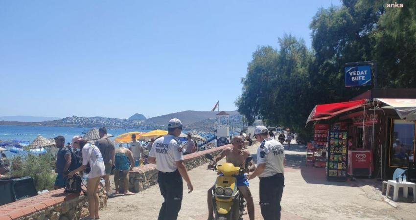Bodrum’da Trafik Zabıta ekipleri, yaya yoğunluğunun olduğu bölgelerde denetimlerini sıklaştırdı.