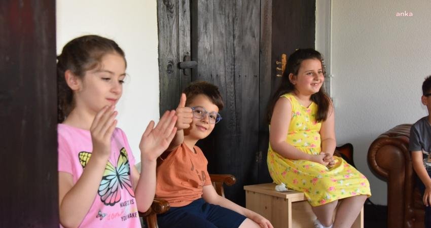 Bozüyük Belediyesi’nin sanat atölyeleri, “Bedenimdeki Notalar” adlı çalışmayla başladı.