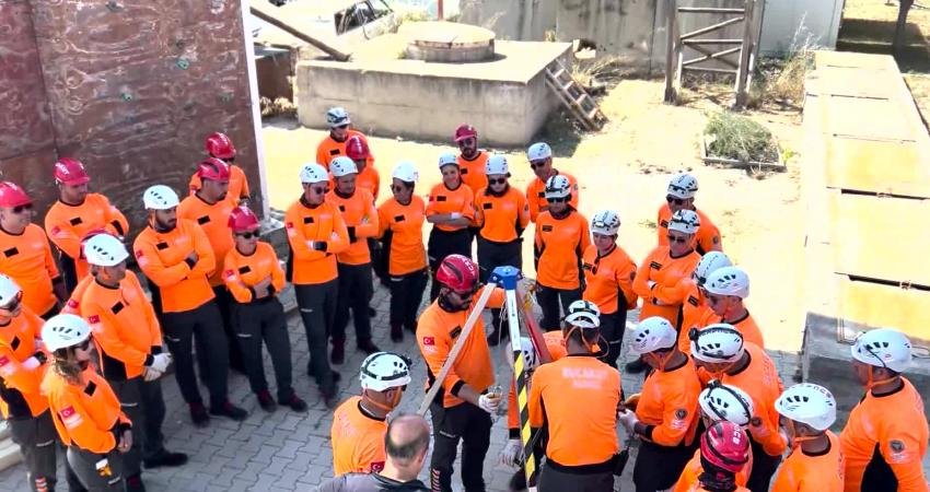 Kahramanmaraş depremlerindeki özverili çalışmalarından dolayı “Türkiye Cumhuriyeti Devlet Üstün Fedakârlık