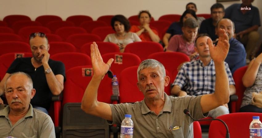 Burhaniye Belediye Başkanı Ali Kemal Deveciler, mahalle muhtarları ile düzenlenen