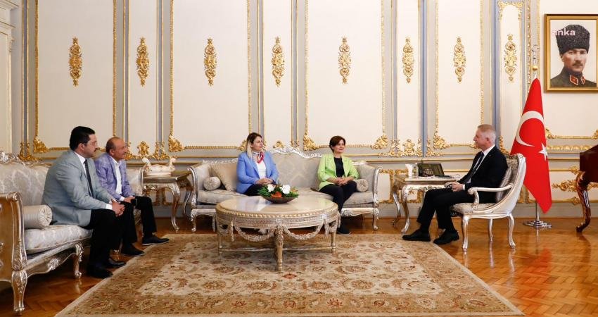 CHP İstanbul İl Başkanı Canan Kaftancıoğlu, il yöneticileriyle birlikte göreve