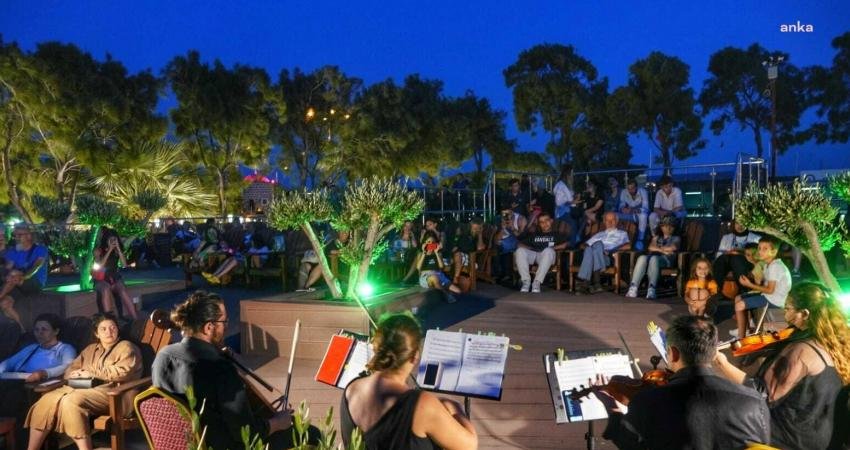 Çeşme Belediyesi tarafından yaz ayları boyunca her cuma günü düzenlenen