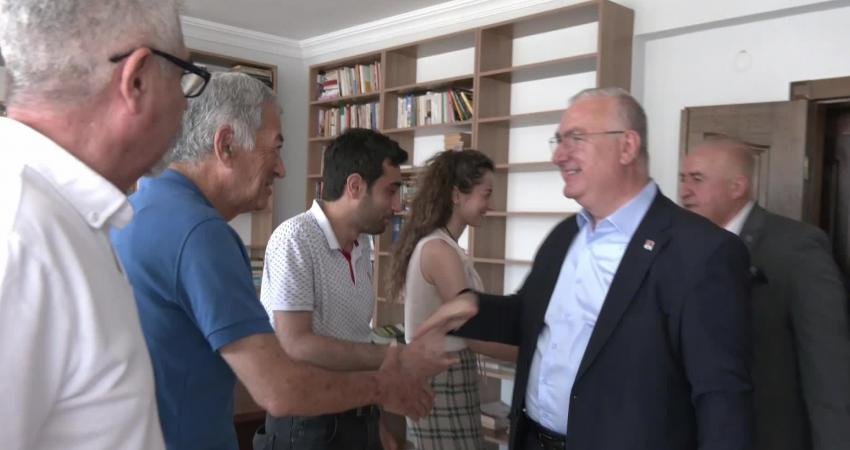 CHP Ankara İl Başkanlığı’ndan, TİP’e “Can Atalay” Ziyareti… Ali Hikmet Akıllı: “Yasama Hakkına, Halkın Seçme Hakkına, Milletvekilinin Seçilme Hakkına Müdahale Niteliği Taşıyan Bu Tutukluluk Haline Derhal Son Verilmeli” CHP Ankara İl Başkanı Ali Hikmet Akıllı ve beraberindeki heyet,