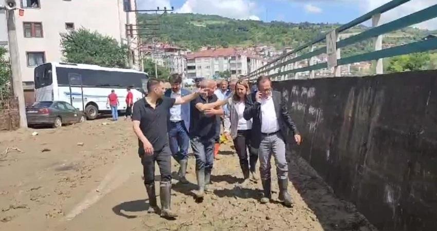 CHP Genel Başkan Yardımcısı Dinçer, Milletvekilleri ile Selden Etkilenen Zonguldak’ın Devrek İlçesinde İncelemelerde Bulundu CHP Genel Başkan Yardımcısı Semra Dinçer ve milletvekillerinden oluşan heyet