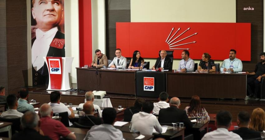 CHP Lideri, Kılıçdaroğlu Gönüllüleri Kapanış Toplantısına Katıldı CHP Genel Başkanı Kemal Kılıçdaroğlu, CHP Genel Merkezi’nde düzenlenen, Kılıçdaroğlu