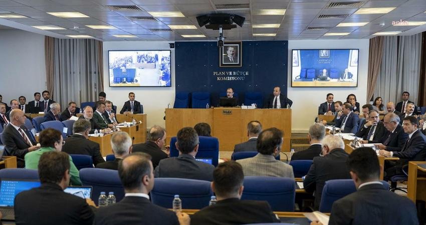 CHP, AKP’nin memura zam ve ek vergi getiren torba kanun