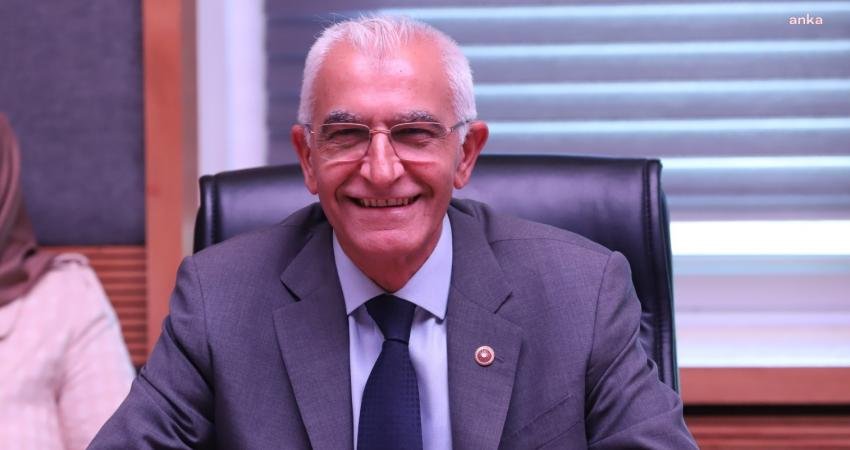 CHP İstanbul Milletvekili Yüksel Mansur Kılınç, Dijital Mecralar Komisyonu toplantısında,