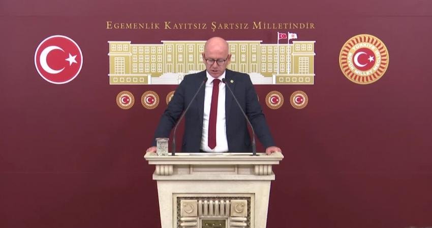 CHP’li Sarı: “Balıkesir Büyükşehir Belediye Başkanı Yılmaz Tehdit Edilmiştir ve Bu Tehdit Karşılığı Hande Yener Konserini İptal Etmiştir” CHP Balıkesir Milletvekili Serkan Sarı, Balıkesir Büyükşehir Belediye Başkanı Yücel