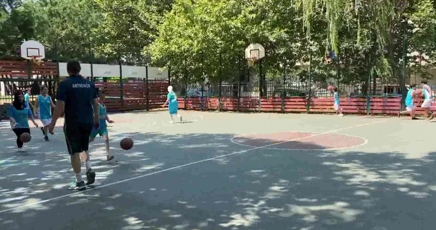 Esenyurt Belediyesi’nin 28 farklı branşta açtığı Yaz Spor Okulları’nda çocuklar