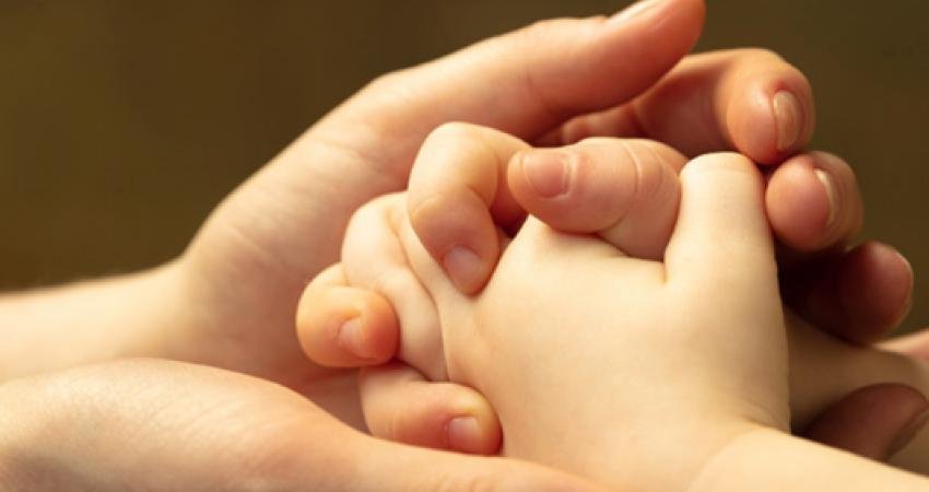 Çocukla çalışmak anne-baba, çocuk ve terapistin karşılaştığı bir ortaya geldiği